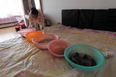 许昌楼上漏水，住户失联，小区没物管，业主维权难！律师来支招……